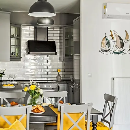 Lelleholiday Sunny Day/corner/olive Apartman