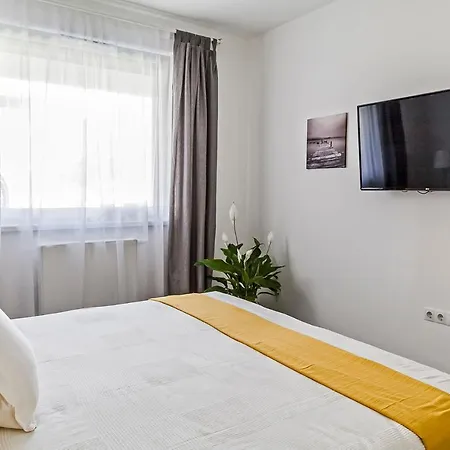 Lelleholiday Sunny Day/corner/olive Apartman *
